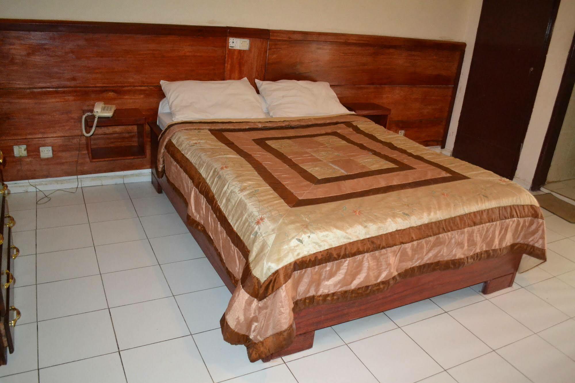 Hotel Le Diplomate Yaoundé 外观 照片